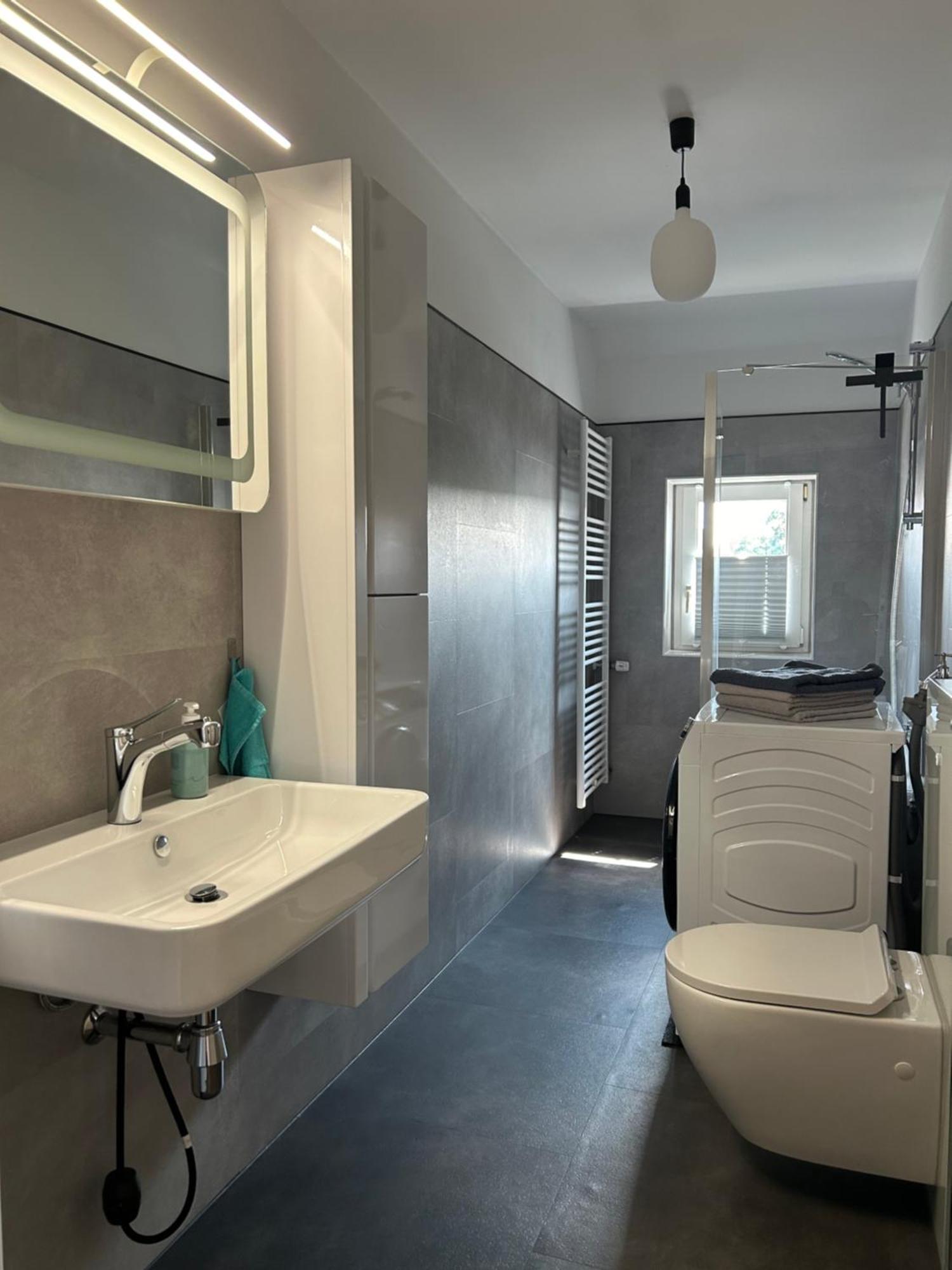 Schoene Neue 4 Zimmer Wohnung Mit Sued-Balkon Bis 8 Personen ناومبورغ المظهر الخارجي الصورة